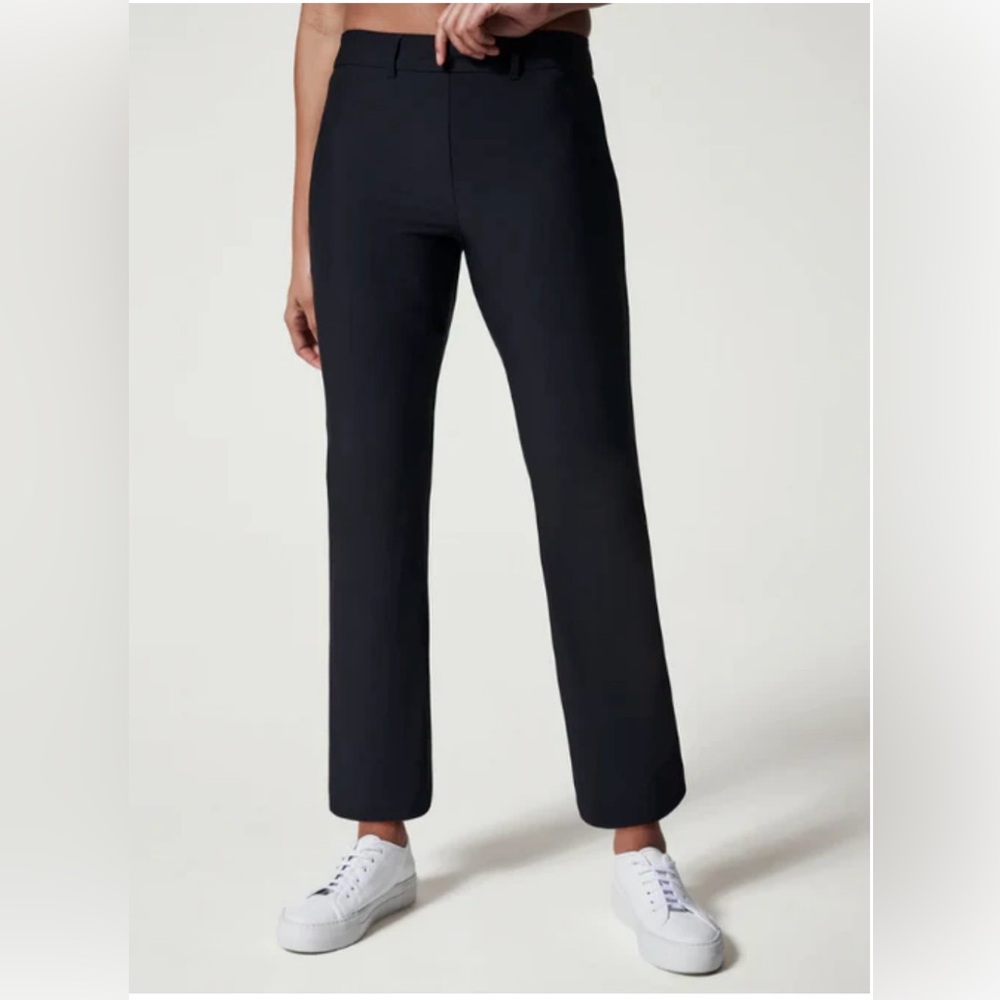 SPANX Sunshine Kick Flare Pant in Very Black Size Small